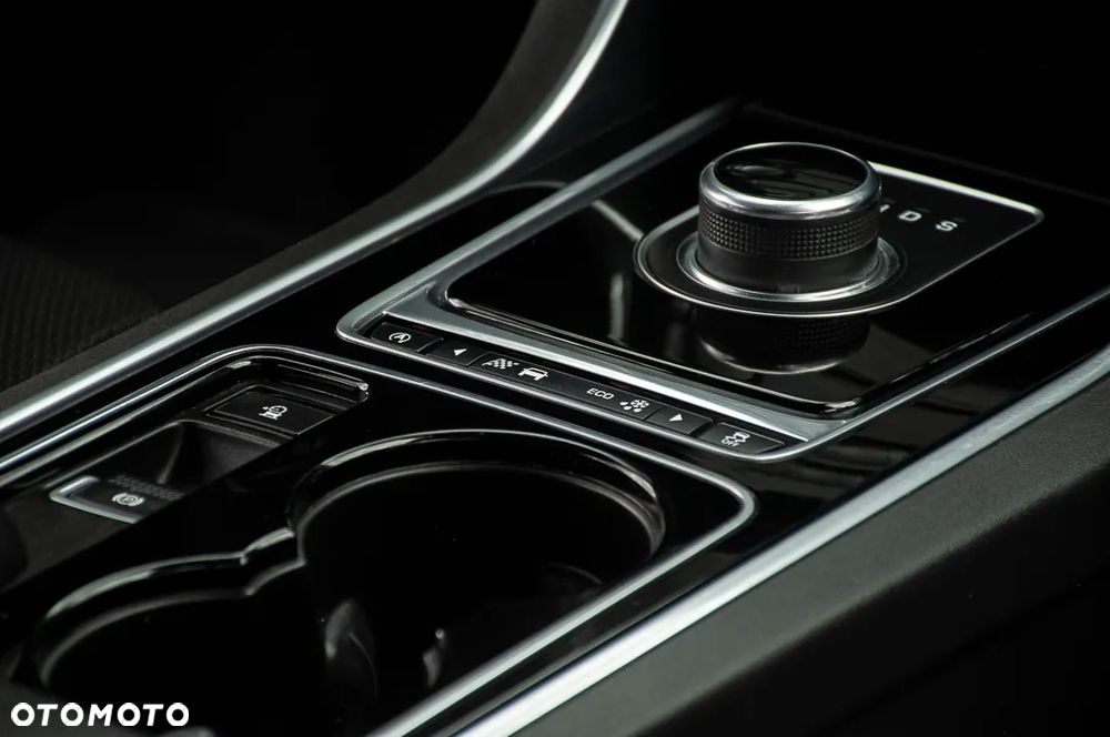 Jaguar XE - 16