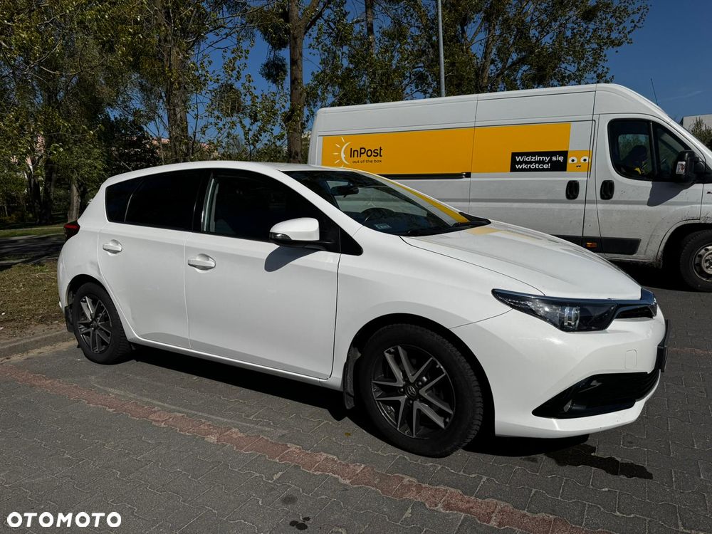 Toyota Auris 1.6 Premium - 1