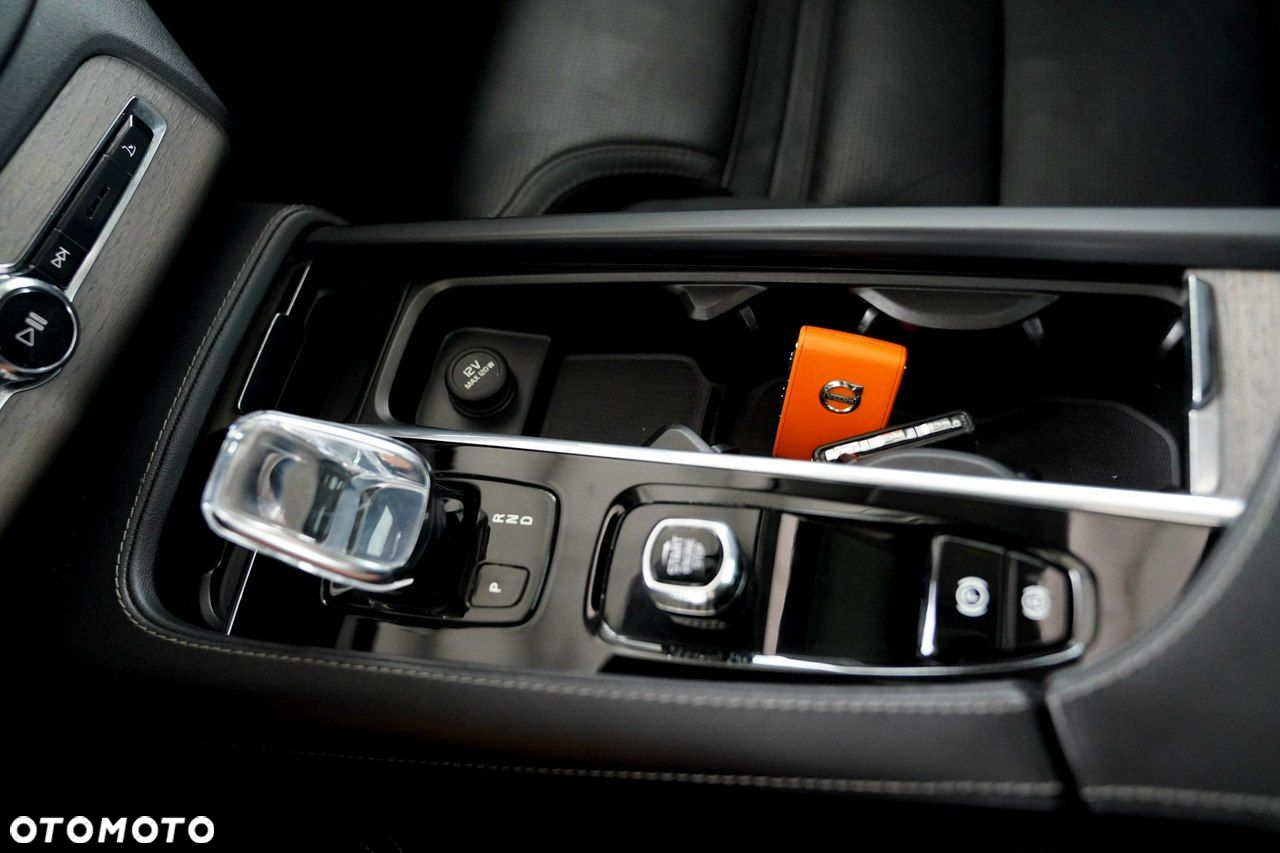 Volvo XC 90 - 30