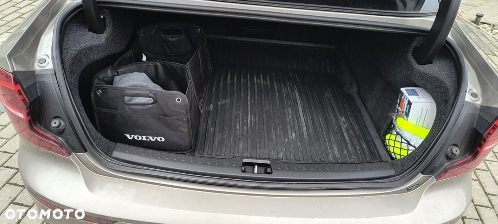 Volvo S60 T6 AWD Momentum Pro - 17