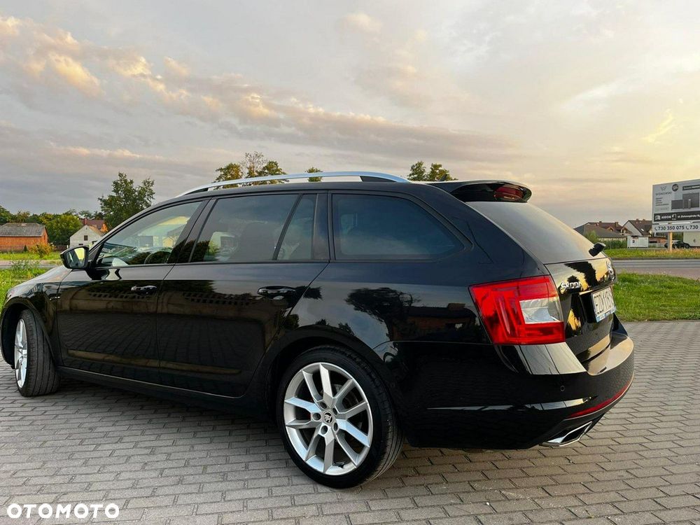 Skoda Octavia Combi 2.0 TDI RS - 10