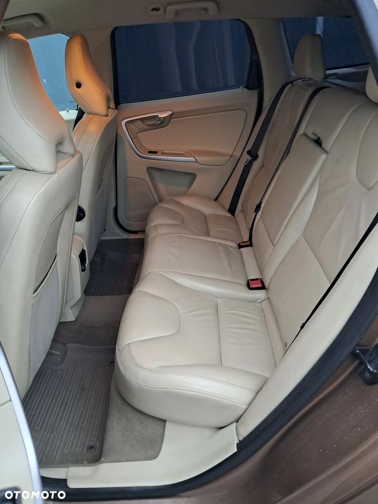 Volvo XC 60 D5 AWD Momentum - 10