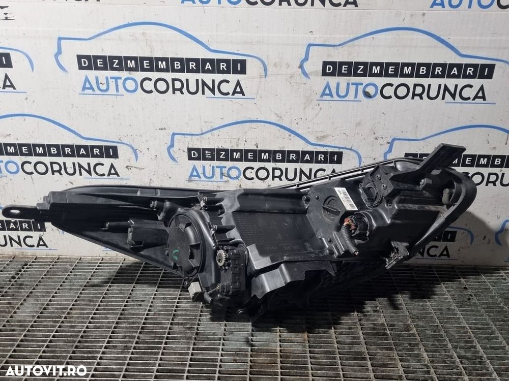 Far Stanga Kia Sportage IV 2016 - 2018 SUV 4 Usi (1354) Cu lupă L009l046ccp - 2