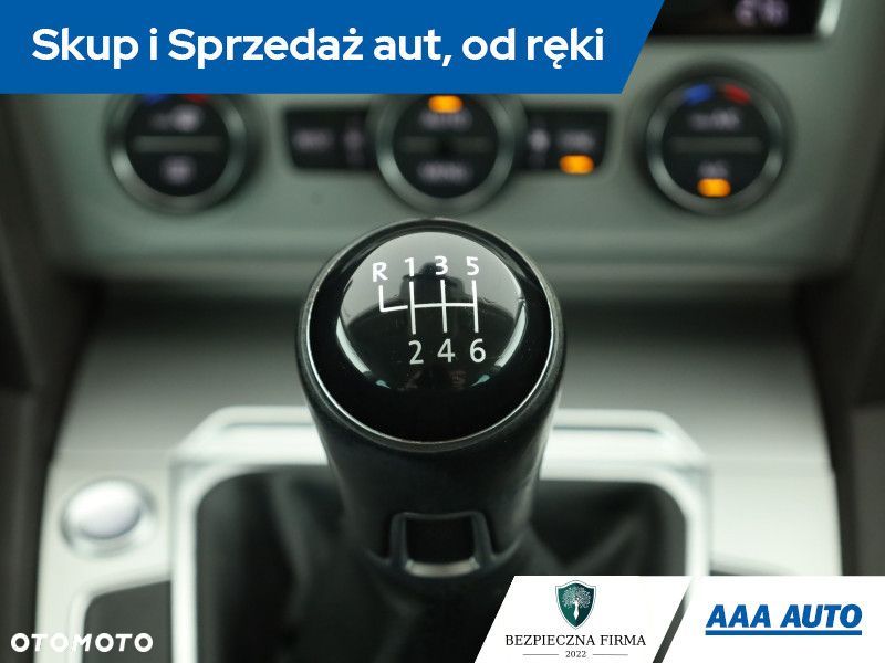 Volkswagen Passat - 14