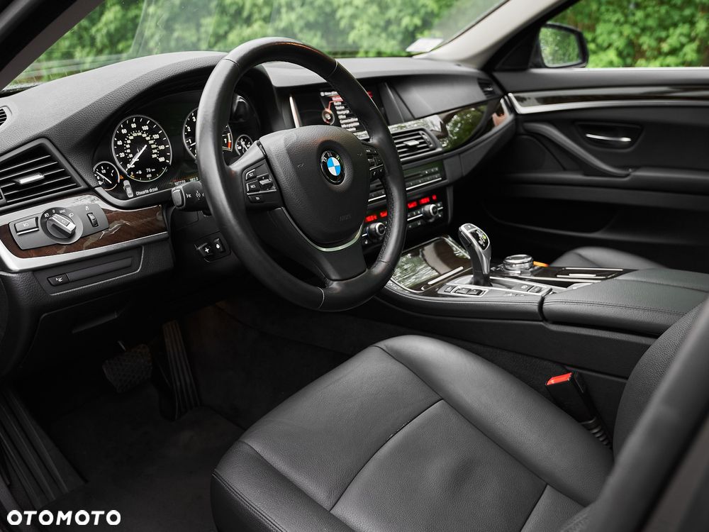 BMW Seria 5 528i xDrive - 17