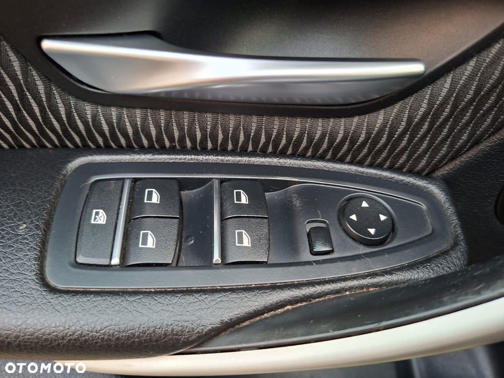 BMW Seria 3 318d - 15