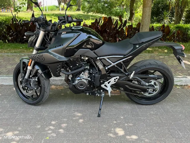 Suzuki GSX 8 S - 11