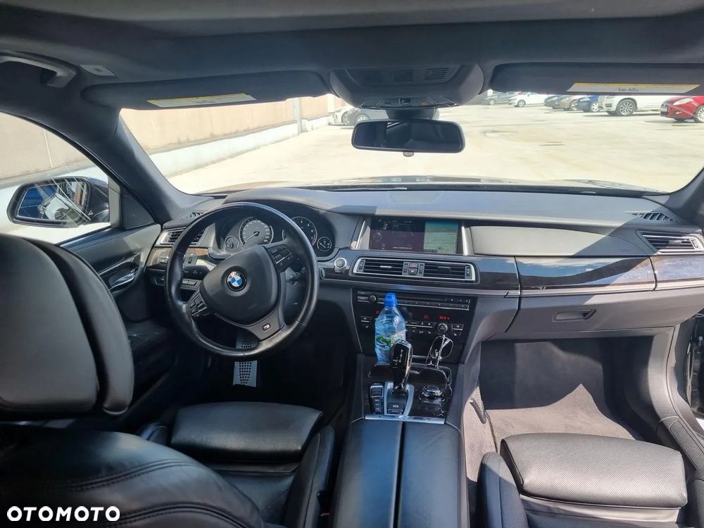 BMW Seria 7 750i xDrive - 13
