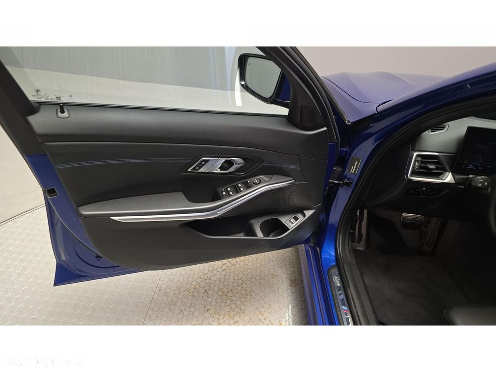 BMW Seria 3 320d xDrive M Sport - 17