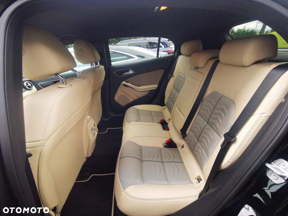 Mercedes-Benz GLA 200 7G-DCT - 13