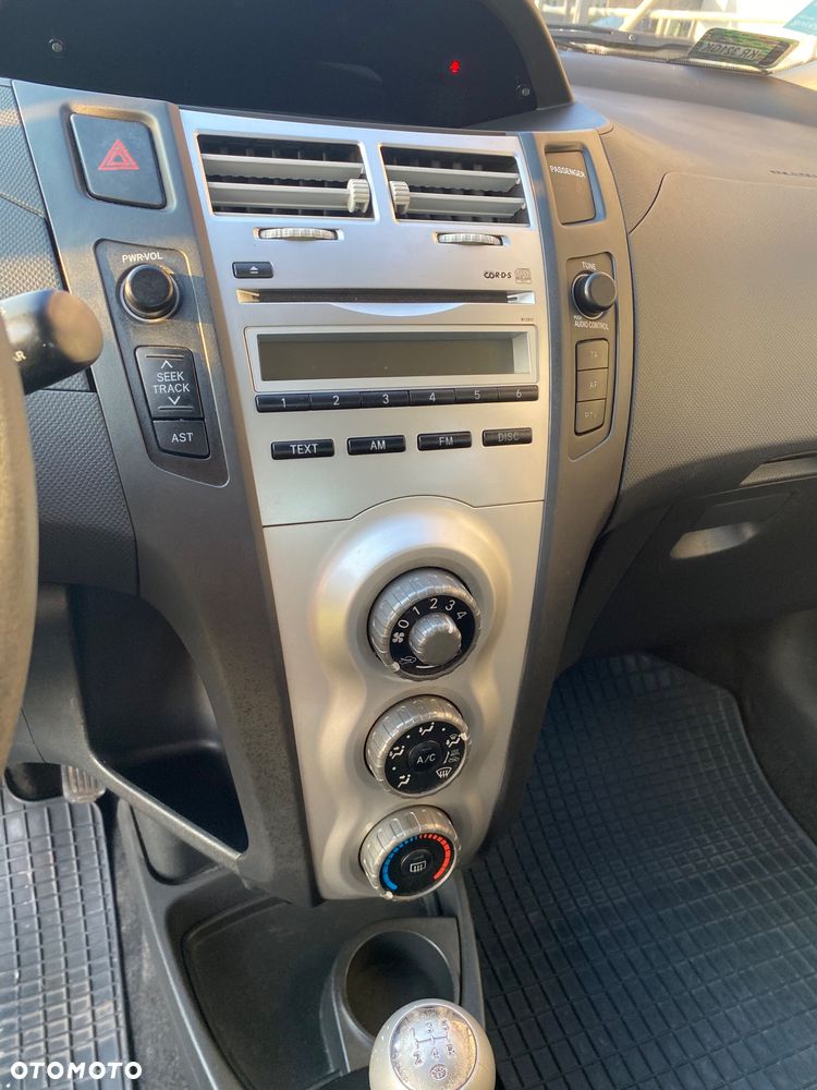 Toyota Yaris - 36