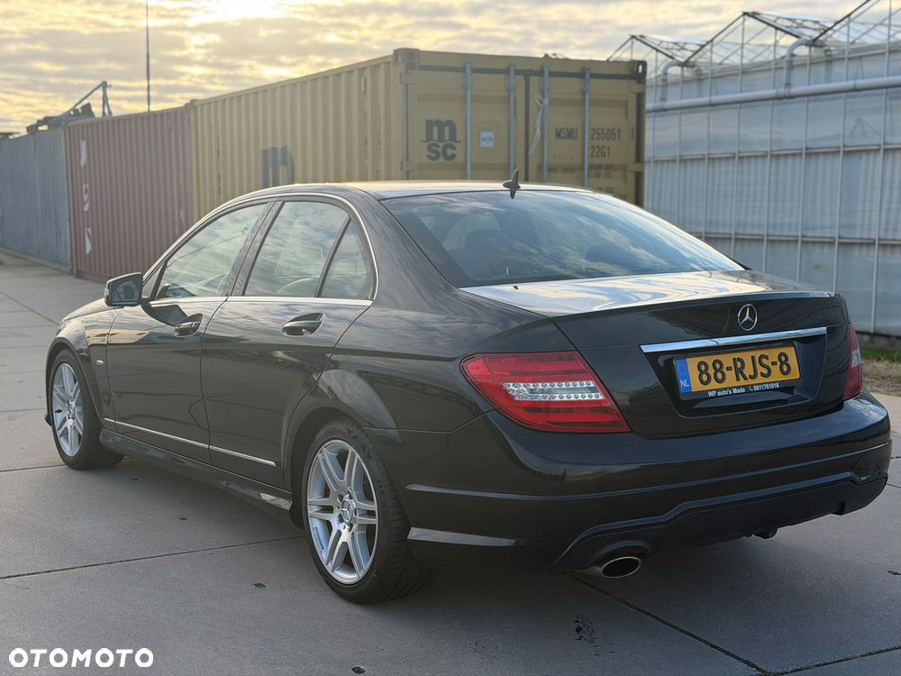 Mercedes-Benz C-Class 2011 photo 4