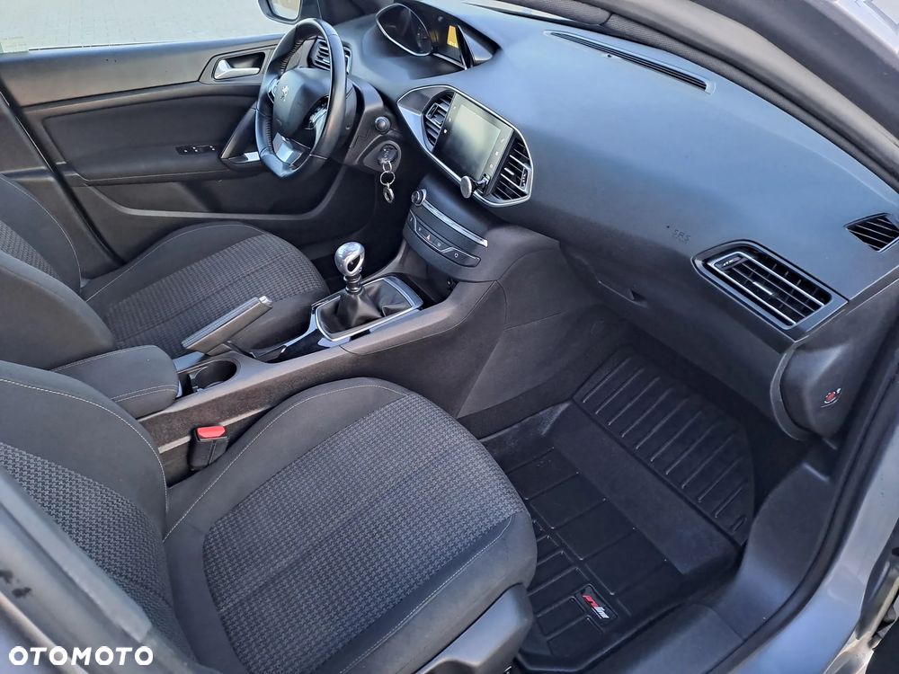 Peugeot 308 1.2 PureTech GPF Allure S&S - 12