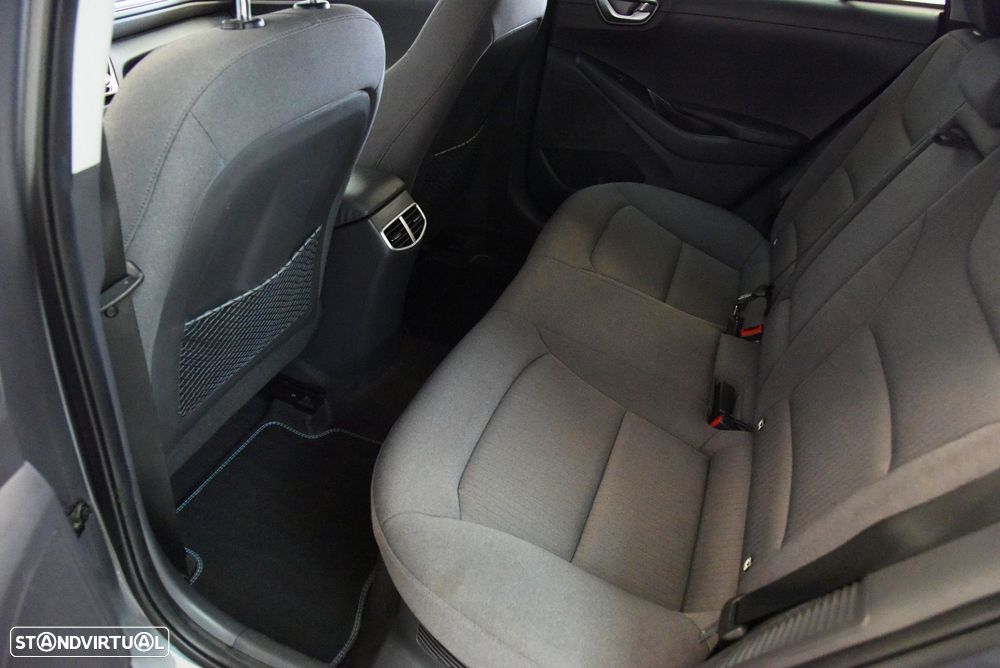 Hyundai Ioniq - 32