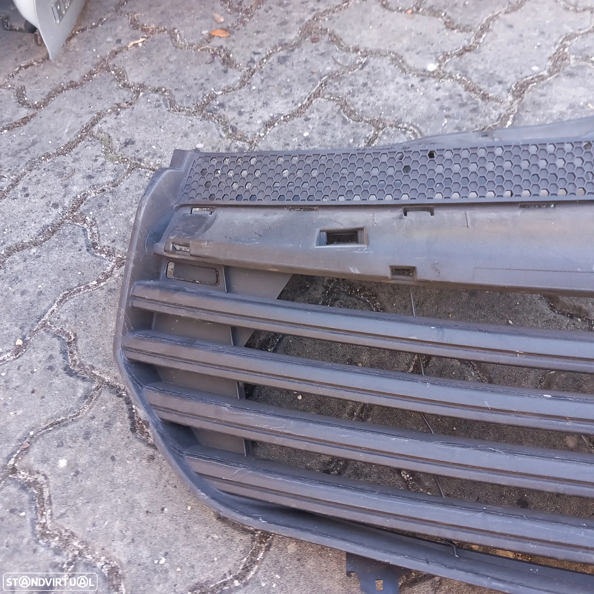 Grelha opel vivaro 623104066R - 3