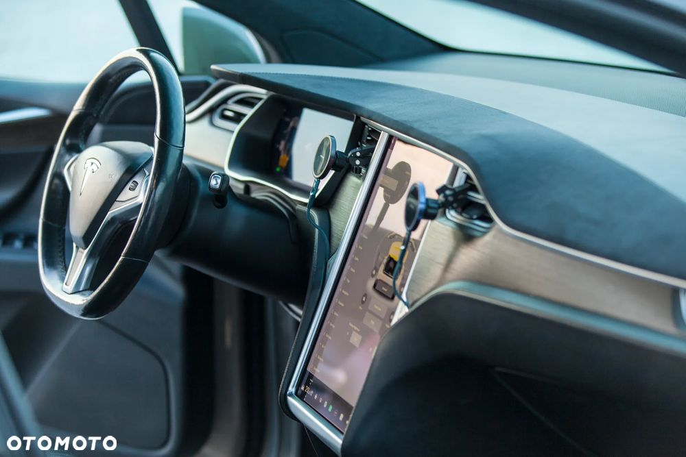 Tesla Model X 90 D - 19