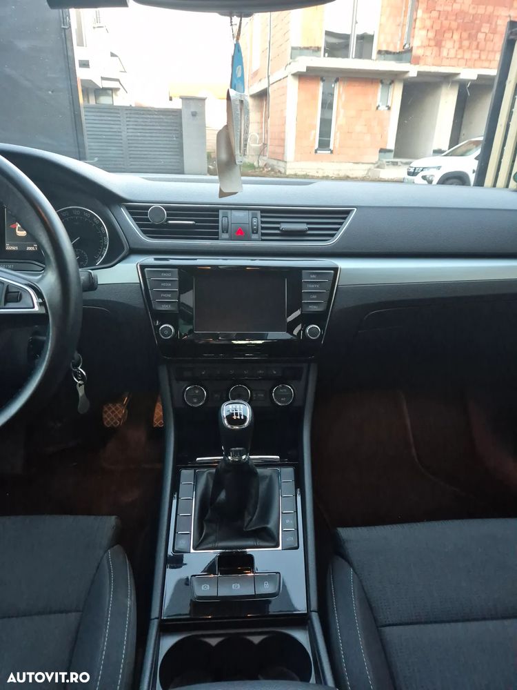 Skoda Superb 2.0 TDI Ambition - 10