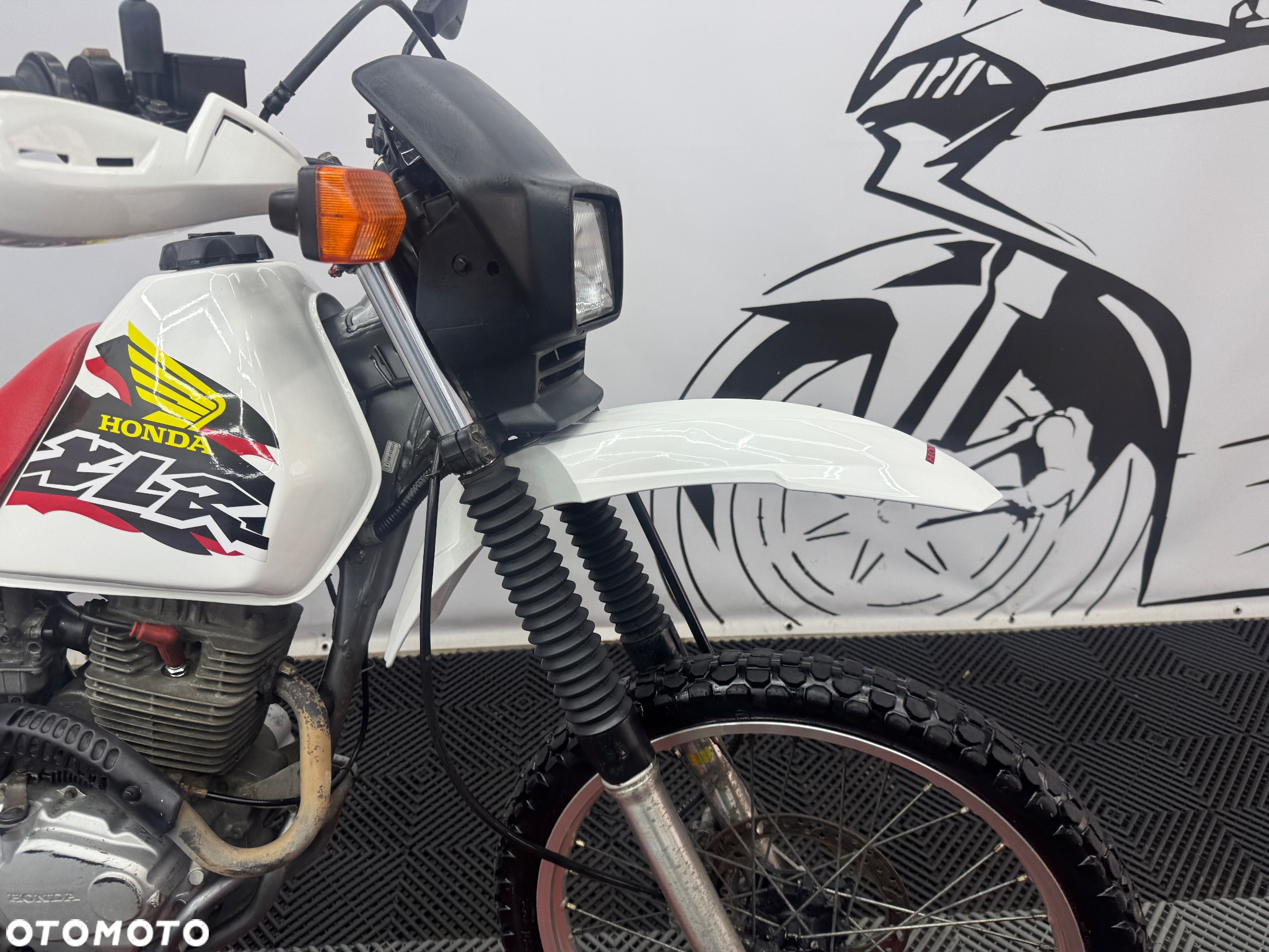 Honda XLR - 35