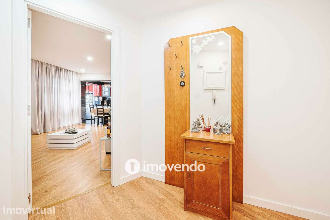 Apartamento T3+1, com áreas generosas, no Laranjeiro - Grande imagem: 3/43