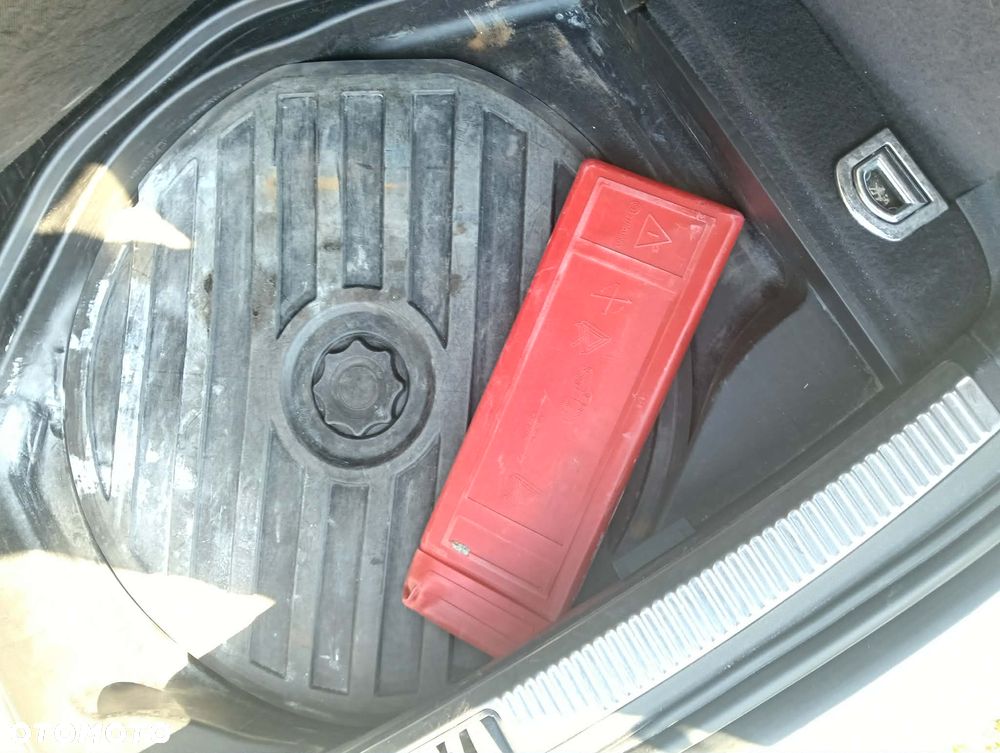 Audi A4 Avant 2.0 TDI DPF quattro - 11