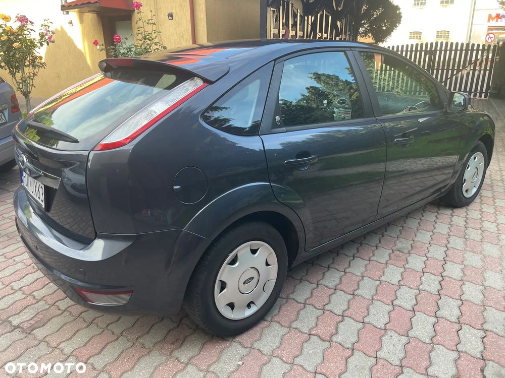 Ford Focus Ghia - 6