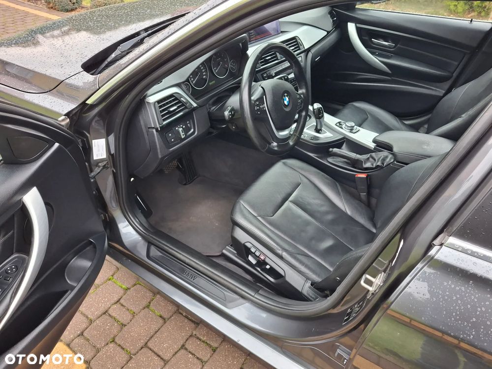 BMW Seria 3 330d Touring Edition M Sport Shadow - 19