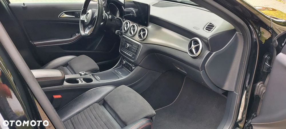 Mercedes-Benz GLA 180 7G-DCT AMG Line - 7