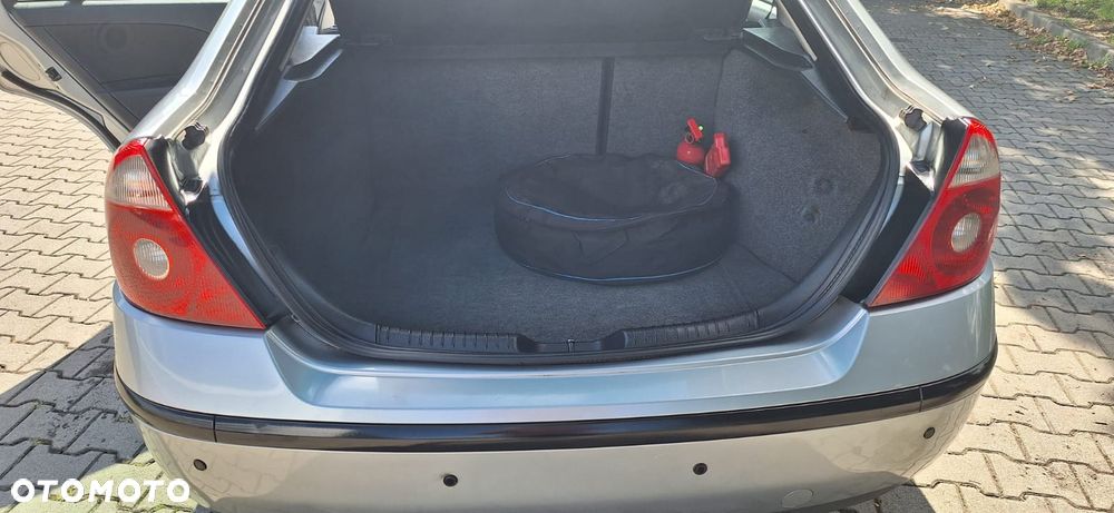 Ford Mondeo 1.8 Trend - 13