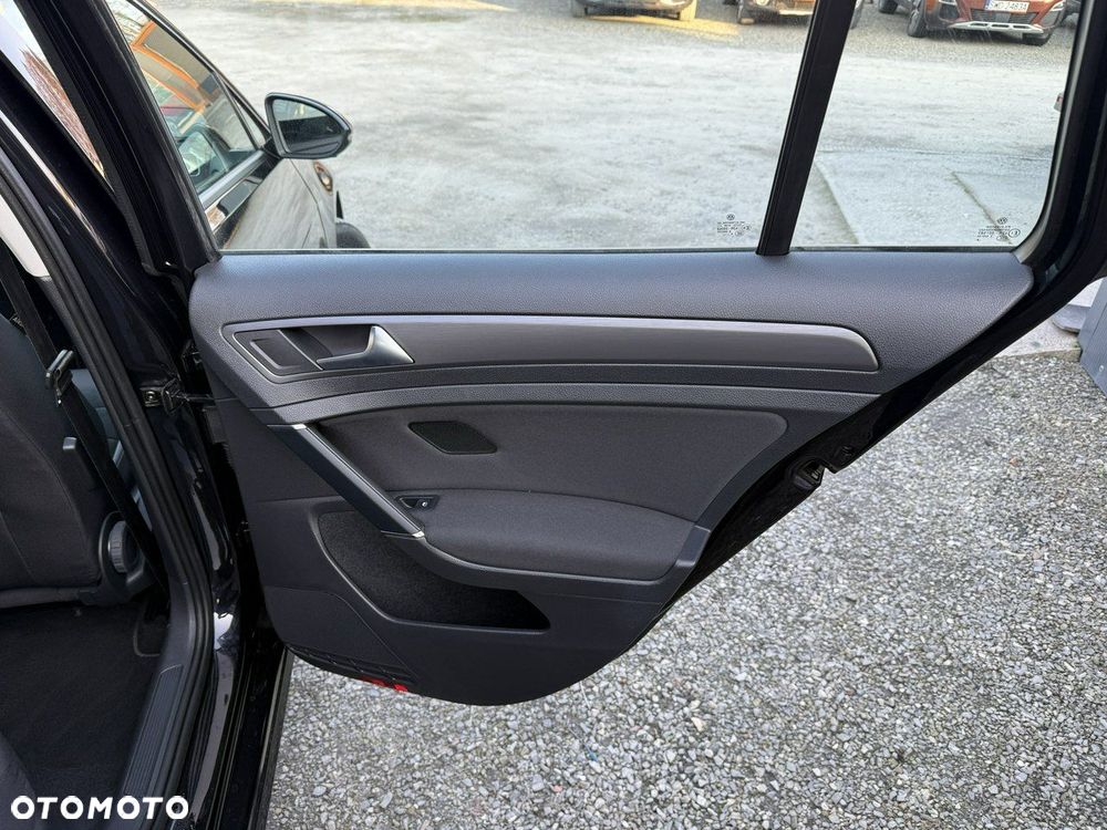 Volkswagen Golf - 31