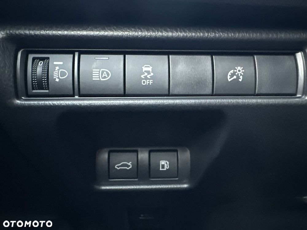 Toyota Camry - 30