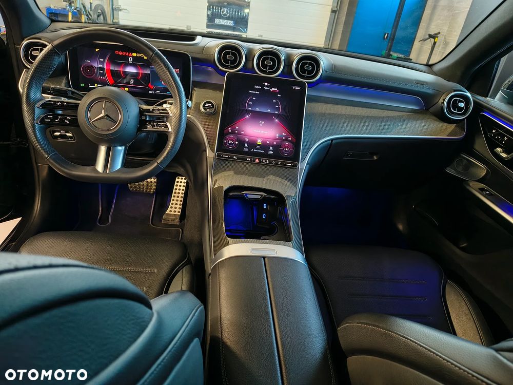 Mercedes-Benz GLC 300 4Matic 9G-TRONIC AMG Line Plus - 26