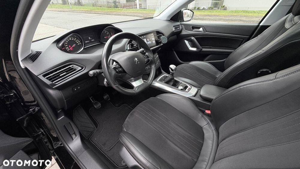 Peugeot 308 PureTech 130 GPF Black Edition - 10
