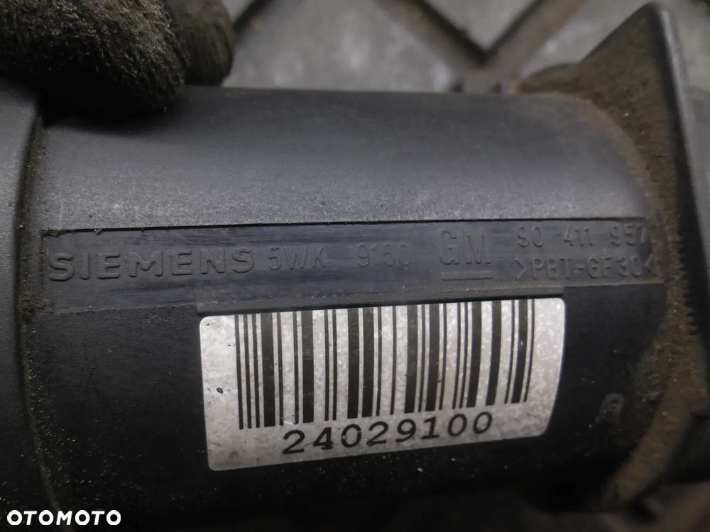 VECTRA B 1.8 16V PRZEPŁYWOMIERZ POWIETRZA 90411957 5WK9150 OPEL OMEGA B - 2