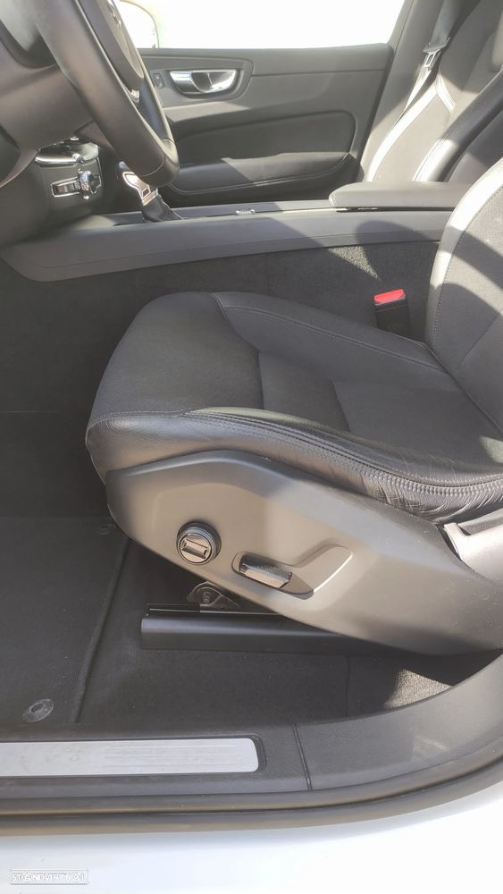 Volvo XC 60 2.0 D4 Momentum Geartronic - 17