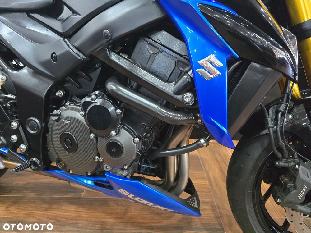 Suzuki GSX - 28