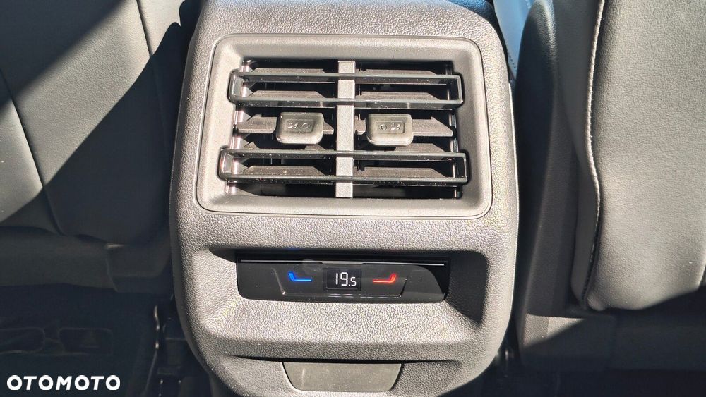 Volkswagen Tiguan - 36