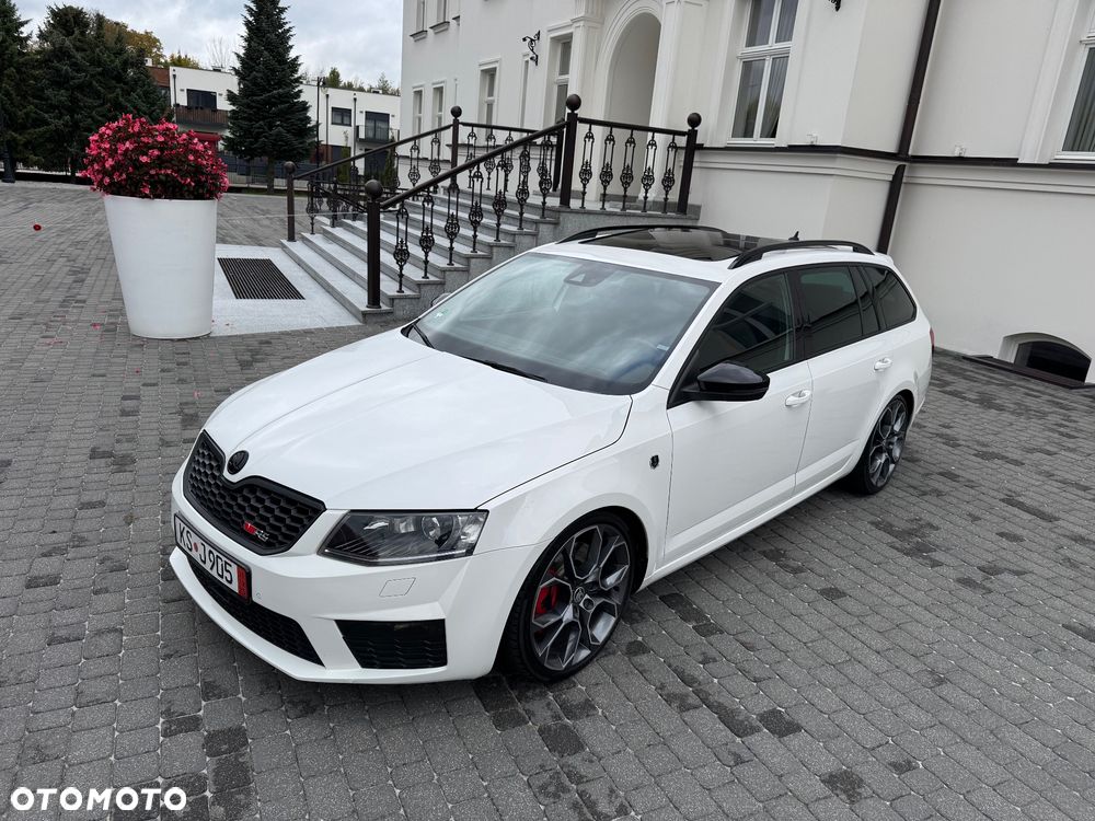 Skoda Octavia Combi 2.0 TDI DSG RS First Edition - 3