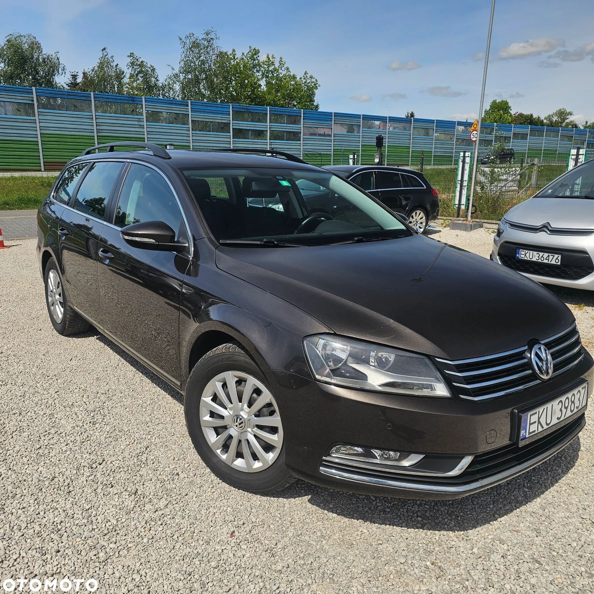 Volkswagen Passat - 1