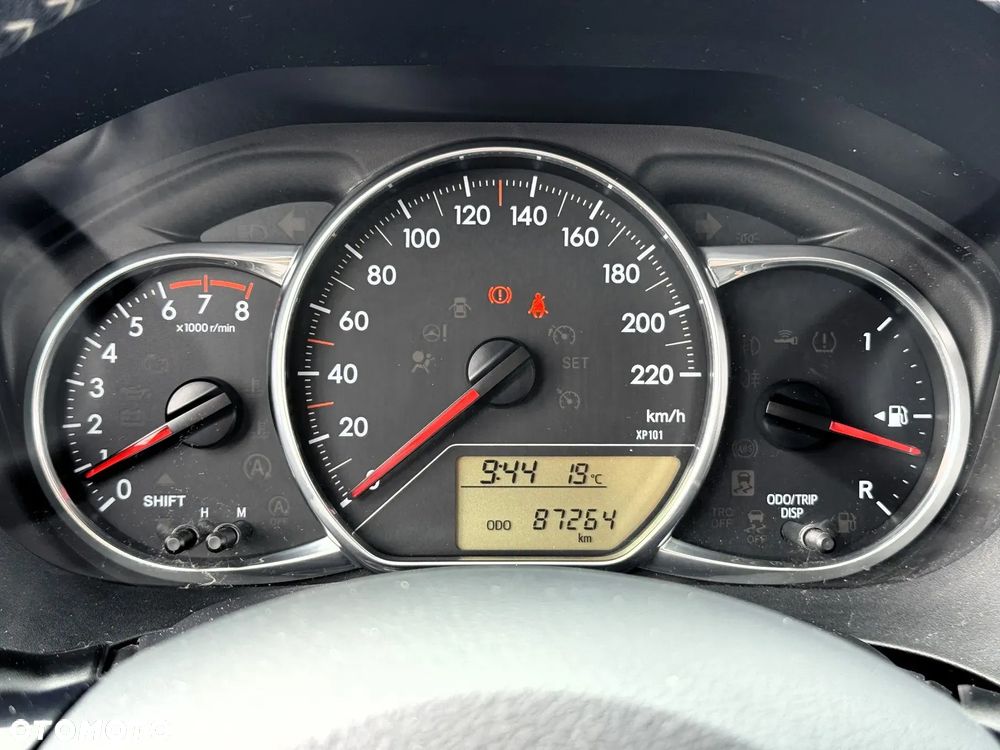Toyota Yaris 1.33 Premium - 8