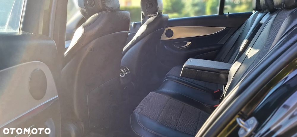 Mercedes-Benz Klasa E 220 d 9G-TRONIC - 28