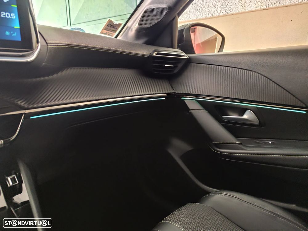 Peugeot e-208 GT - 12