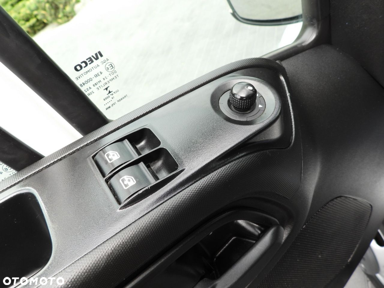 Iveco DAILY 35C14 WYWROTKA PODWÓJNA KABINA DOKA 6 MIEJSC TEMPOMAT BLIŹNIACZE KOŁA KLIMATYZACJA  140KM - 29