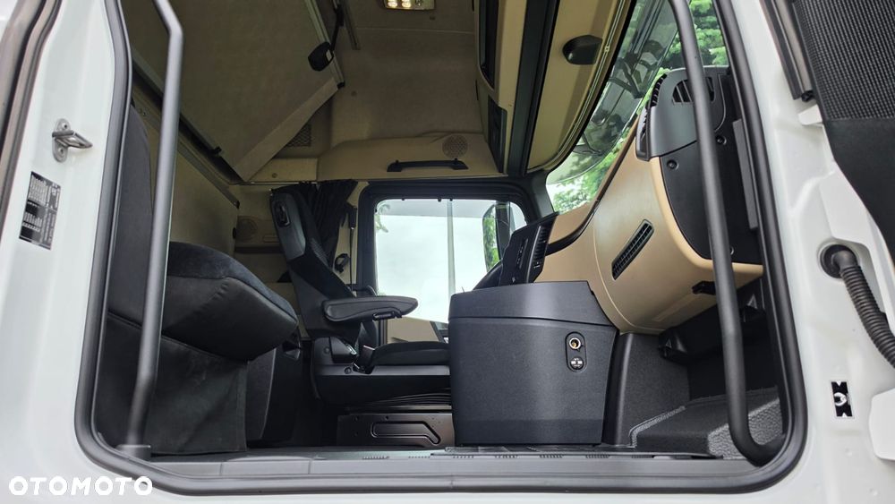 Mercedes-Benz ///ACTROS///MP5///1845/// 2021///PEŁNY ADR///GIGA SPACE CAB///SALONKA///XENON///ZABUDOWY MIĘDZYOSIOWE///KLIMATYZACJA POSTOJOWA///LEDY///VIRTUAL  COCPIT///STAN BARDZO DOBRY - 19
