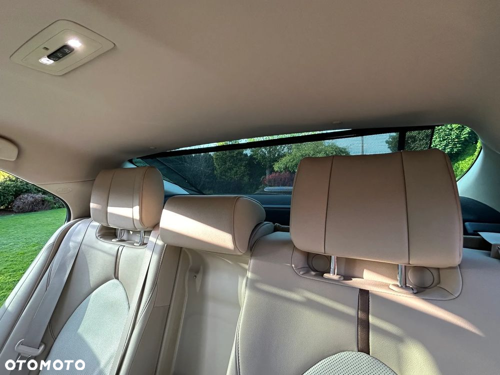 Toyota Camry 2.5 Hybrid Executive CVT - 25