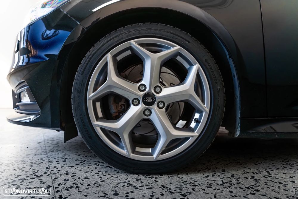Ford Focus 2.0 EcoBoost ST c/ Pack Pele Desportiva - 20