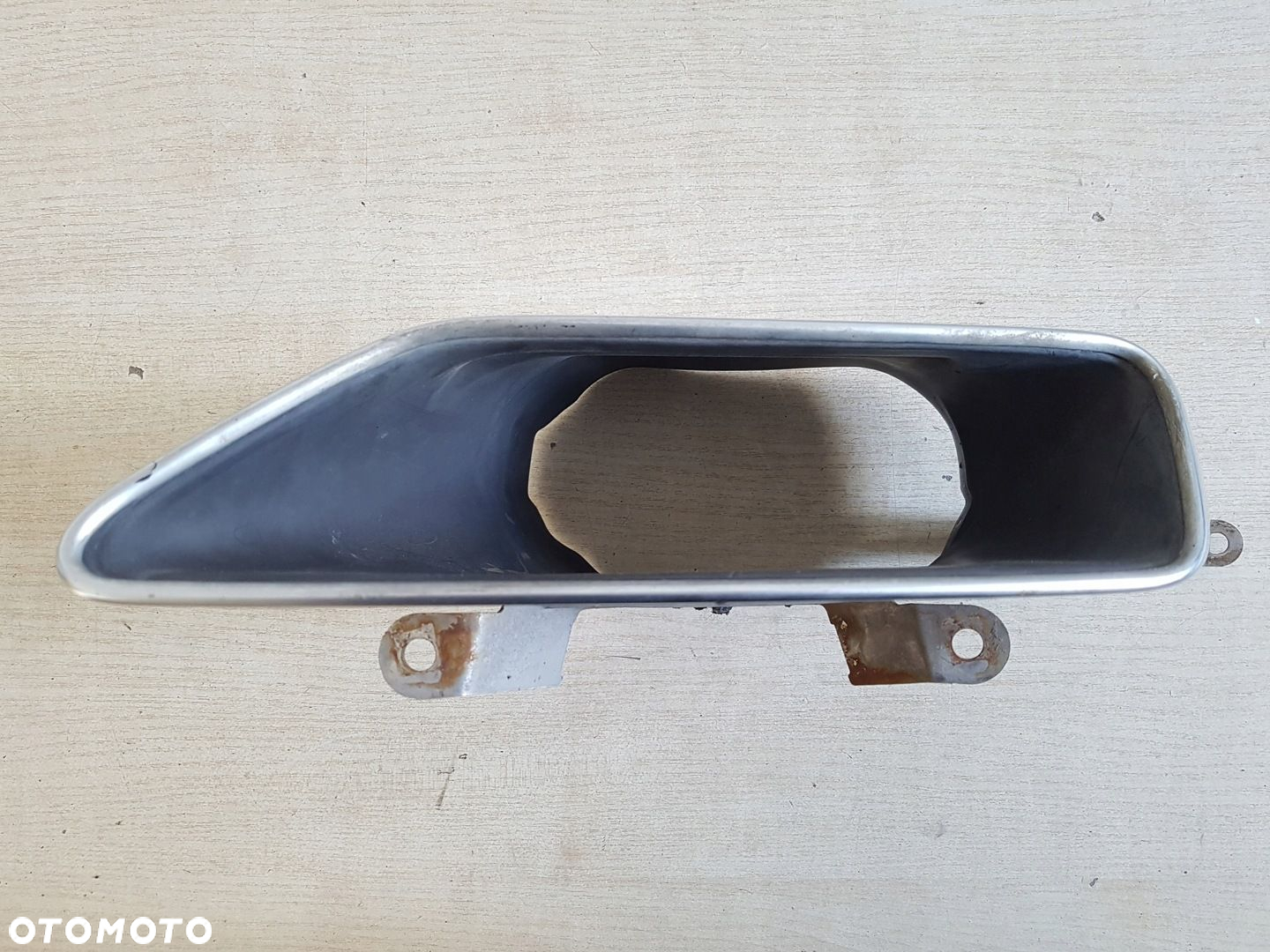 AUDI A4 B9 końcówka wydechu lewa 8W0253825M - 2