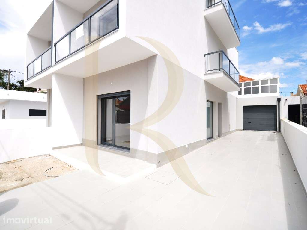Moradia geminada nova T3 com garagem e terraço na Quinta do Conde - Grande imagem: 2/27