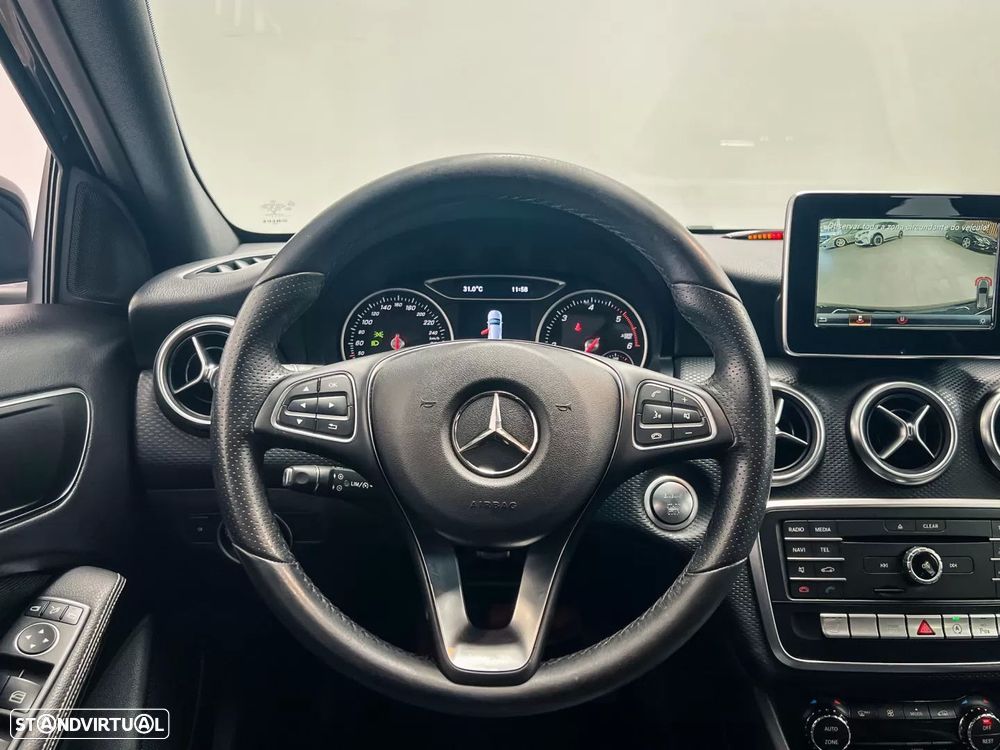 Mercedes-Benz A 180 d AMG Line - 12