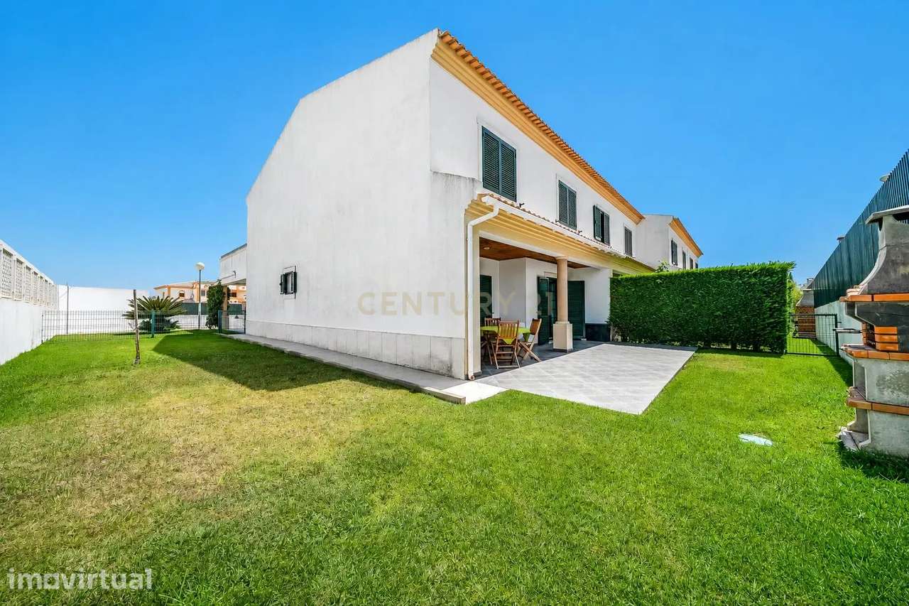 Moradia de Canto T2+2 com jardim em Condomínio Privado com Piscina – F - Grande imagem: 2/32