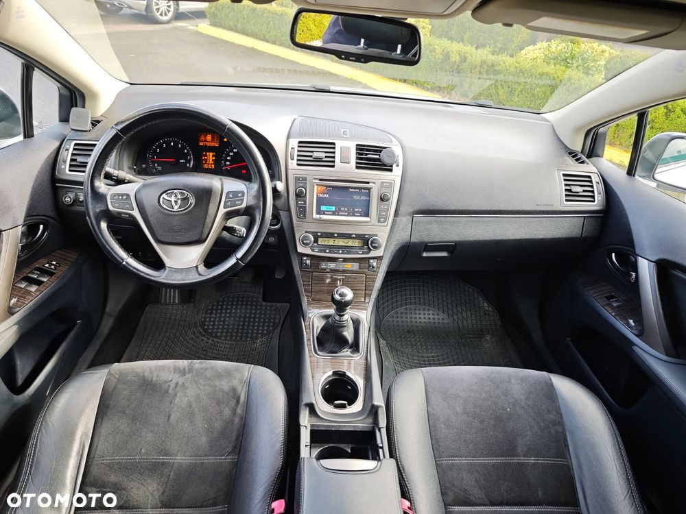 Toyota Avensis 2.0 Premium - 7
